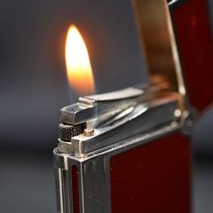 Bật lửa ST Dupont sơn mài màu đỏ mận viền dọc D167