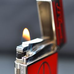 Bật lửa Dupont sơn mài màu đỏ bạc D74