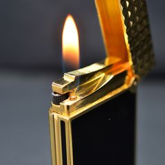 Bật lửa ST Dupont sơn mài nắp vân vuông  D179