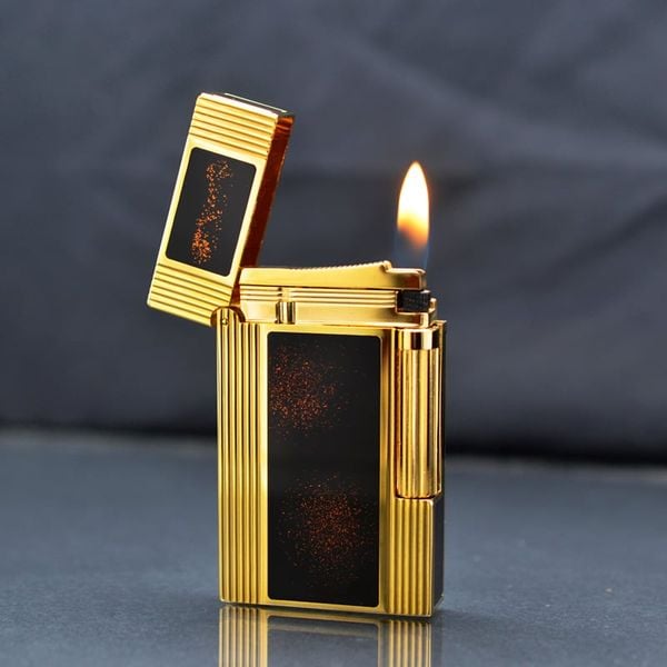 Bật lửa ST Dupont kẻ dọc sơn mài đen D164