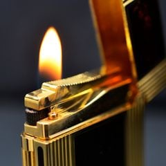 Bật lửa ST Dupont kẻ dọc sơn mài đen D164