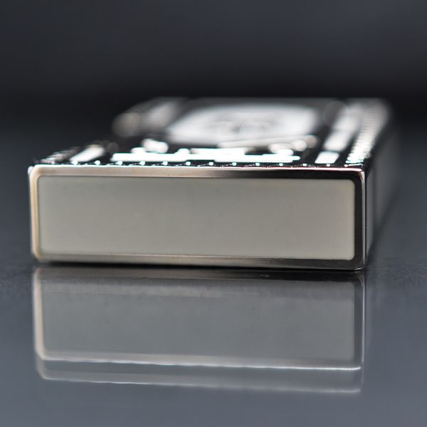 Men trắng viền vàng D82