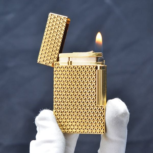 Bật lửa ST Dupont Mạ Vàng hoa văn tam giác nổi D184