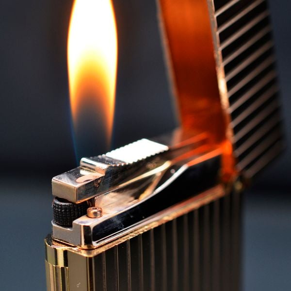 Bật lửa ST Dupont kẻ dọc song song D154