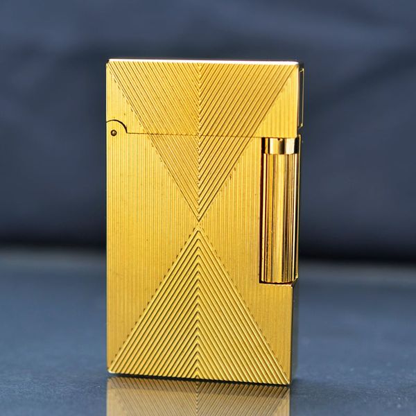 Bật lửa ST Dupont kẻ các góc D160