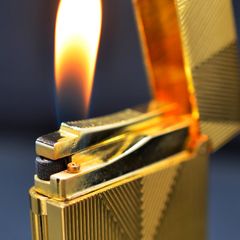 Bật lửa ST Dupont kẻ các góc D160