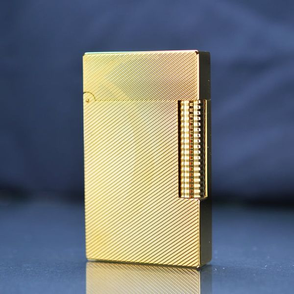 Bật lửa Dupont kẻ chéo họa tiết chữ D chìm D73