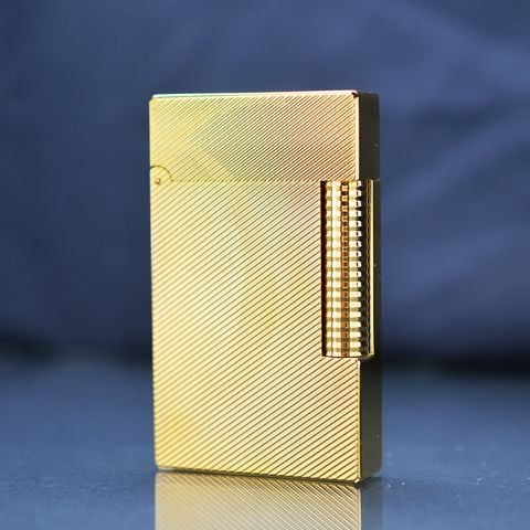 Bật lửa Dupont kẻ chéo họa tiết chữ D chìm D73