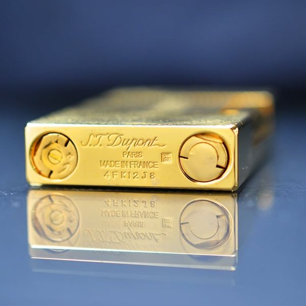 Bật lửa Dupont kẻ chéo họa tiết chữ D chìm D73