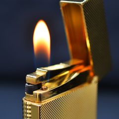 Bật lửa Dupont kẻ chéo họa tiết chữ D chìm D73