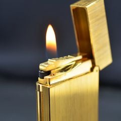 Bật lửa ST Dupont vàng xước khắc chìm chú chó linh vật D158