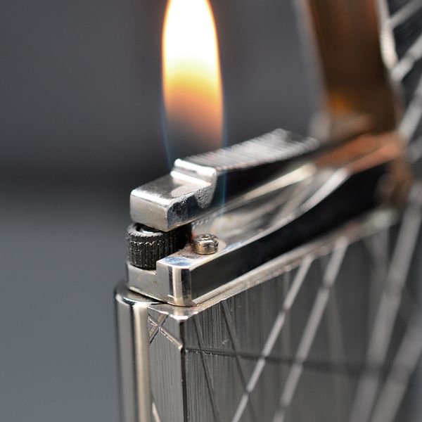 Bật lửa ST Dupont kẻ chìm chéo Độc Lạ D186