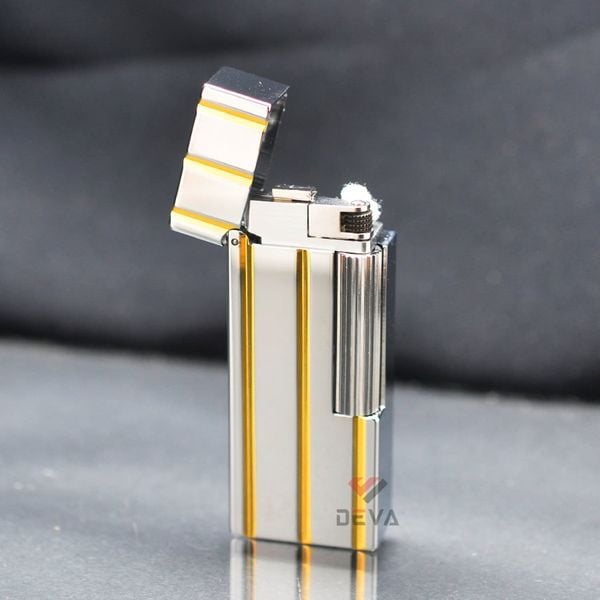 Bật Lửa Xăng Đá Calories Màu Bạc Kẻ Chìm Sọc Vàng CL05