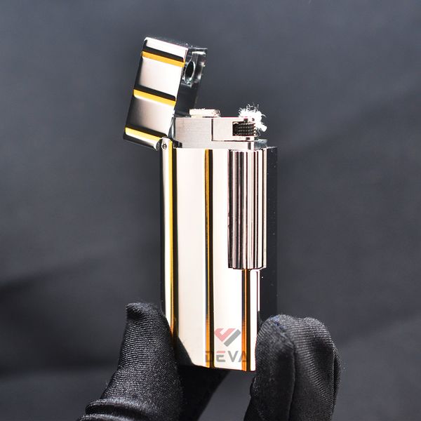 Bật Lửa Xăng Đá Calories Màu Bạc Kẻ Chìm Sọc Vàng CL05