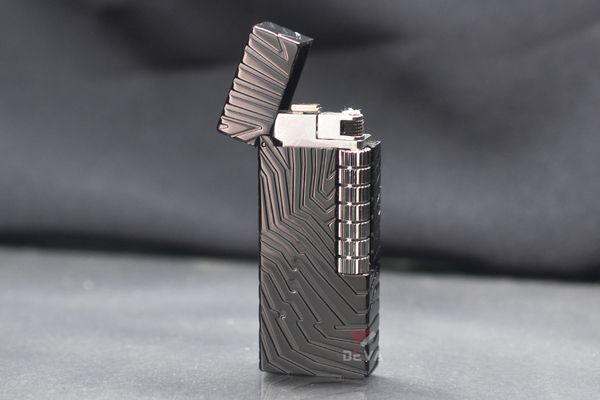 Bật lửa xăng đá Calories Đen Titan Hoa Văn 3D CL03