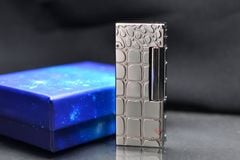 Bật lửa xăng đá Calories Hoa Văn Da Cá Sấu 3D CL02