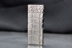 Bật lửa xăng đá Calories Hoa Văn Da Cá Sấu 3D CL02