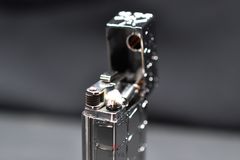 Bật lửa xăng đá Calories Hoa Văn Da Cá Sấu 3D CL02