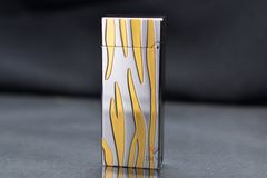 Bật lửa xăng đá Calories Hoa Văn 3D Dòng Nước CL01