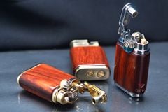 Bật lửa xăng Chief bọc gỗ đánh lửa dây chuyền CF227-501