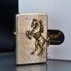 Bật Lửa Chief Khắc Chìm Hoa Văn Bàn Cờ Ốp Ngựa Nổi CF0756J