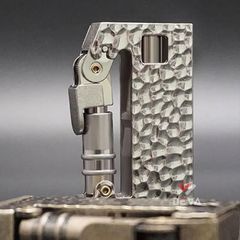 Bật lửa xăng đá chính hãng Dolphin vân gõ búa HY-752