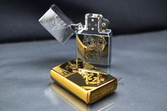 Bật lửa Zorro xăng đá chặt góc khắc thuyền buồm ZXL-007