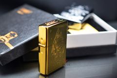 Bật lửa Zorro xăng đá chặt góc khắc thuyền buồm ZXL-007