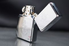 Bật lửa Zorro xăng đá chặt góc khắc thuyền buồm ZXL-007