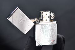 Bật lửa Zorro xăng đá chặt góc khắc thuyền buồm ZXL-007