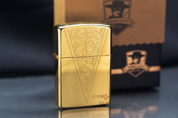 Bật lửa chính hãng Zorro chữ V khắc hoa văn Z92097