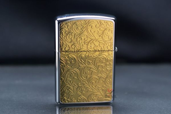 Bật lửa Zorro hoa văn vàng cạnh bạc bản giới hạn Z92108