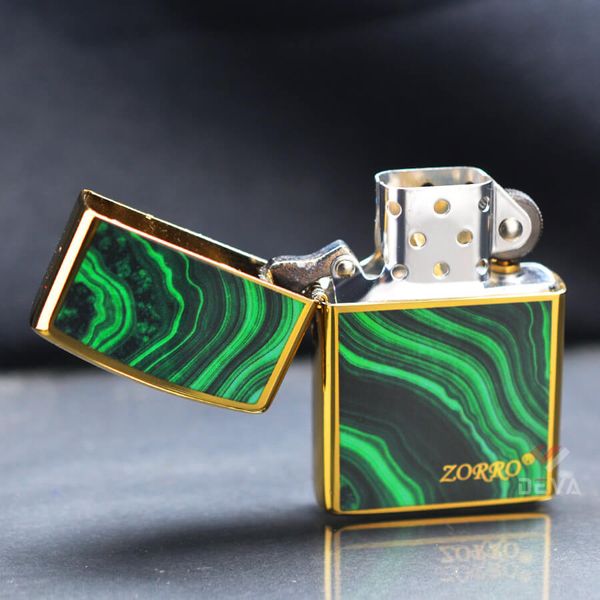 Bật lửa Zorro Sơn Mài Họa Tiết Lông Công Bản Giới Hạn Z91812