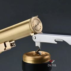 Bật lửa xăng đá Derui kèm bộ dụng cụ mở nắp rượu DR518