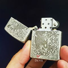 Bật lửa xăng đá Zorro bạc cổ khắc cá chép ngậm tiền Z92107