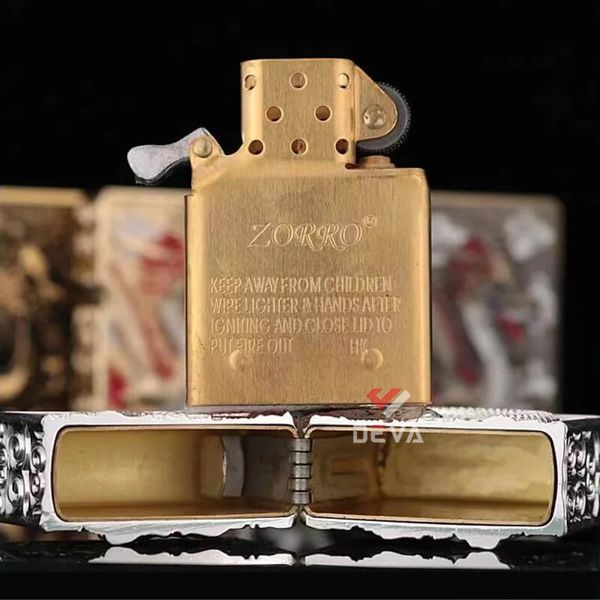 Bật lửa xăng đá Zorro bọc vỏ dày khắc nổi rồng thần Z-KJ1024