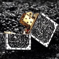 Bật lửa xăng đá Zorro bọc vỏ dày dập nổi hoa văn cổ điển Z91300