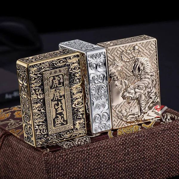 Bật lửa xăng đá chính hãng Zorro bọc vỏ dày ốp hình Hổ núi Z-KJ1016