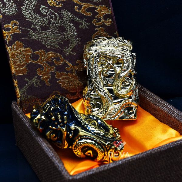 Bật lửa xăng đá Zorro bọc vỏ dày ốp tượng rồng chầu Z-KJ1009