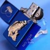 Bật lửa xăng đá Zorro ốp Emblem chủ đề câu cá bản giới hạn Z91912