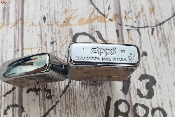 Zippo Khắc Hình Cô Gái Cao Bồi ZK120