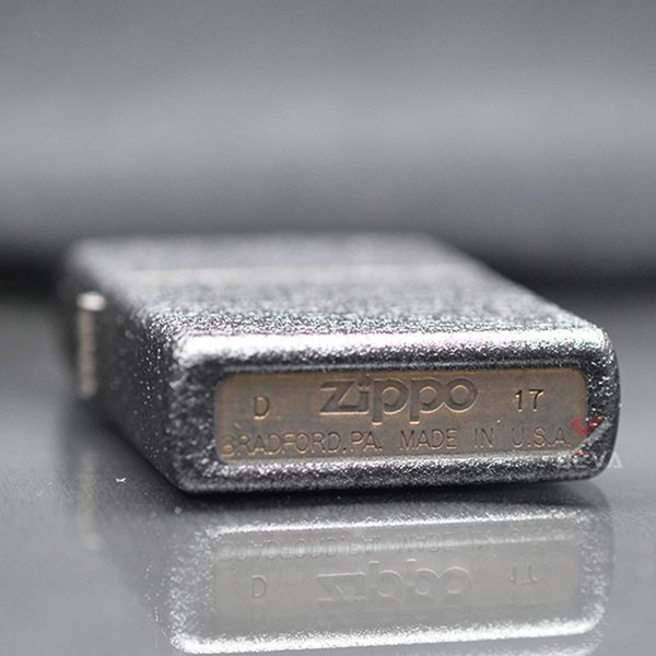 Bật lửa zippo chính hãng sơn mài đen Z01