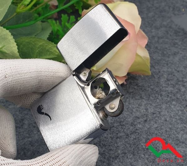 Zippo bạc xước logo tẩu thuốc 1982 C286