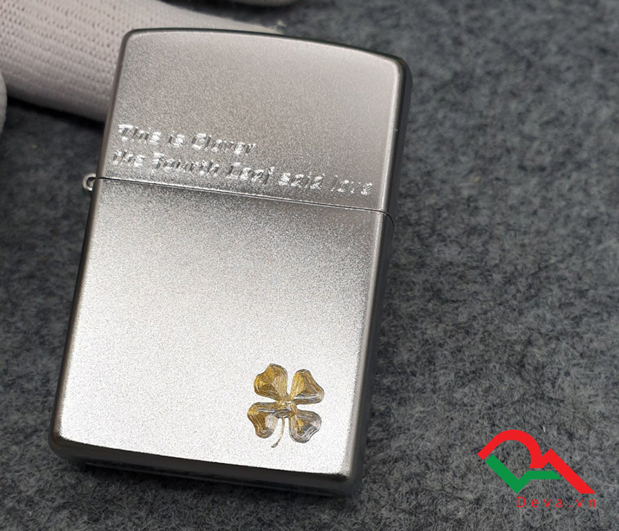 Zippo cỏ 4 lá