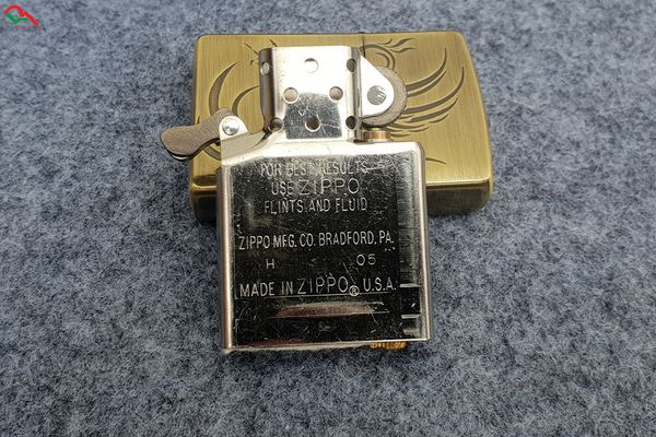 Zippo  Đời 2006 hình công  C438