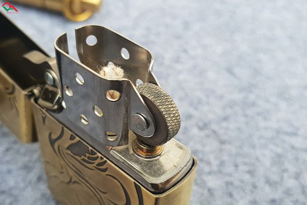 Zippo  Đời 2006 hình công  C438