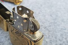 Zippo  Đời 2006 hình công  C438