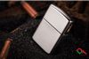 Zippo ô vuông chéo bản Armor Z314