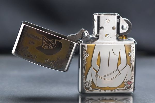Zippo Khắc Hình Cô Gái Cao Bồi ZK120