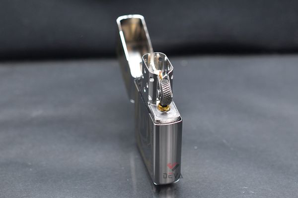 Zippo Khắc Hình Cô Gái Cao Bồi ZK120